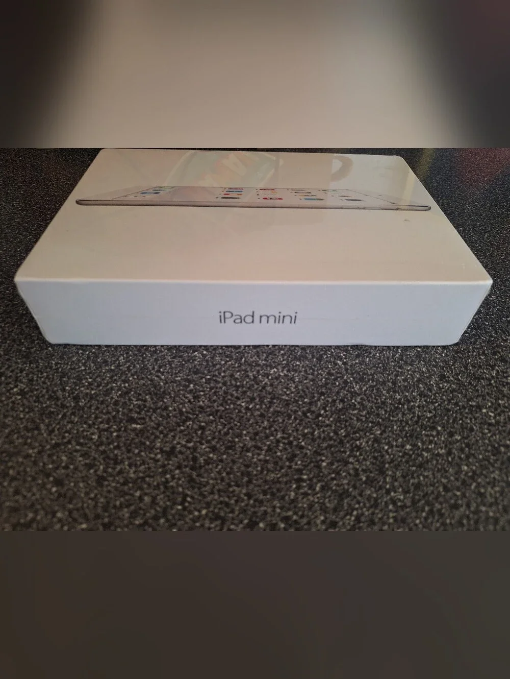 Apple White Silver Tablet Box
